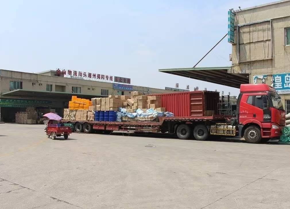 17米5大板车 货运行业的“巨无霸”与争议焦点